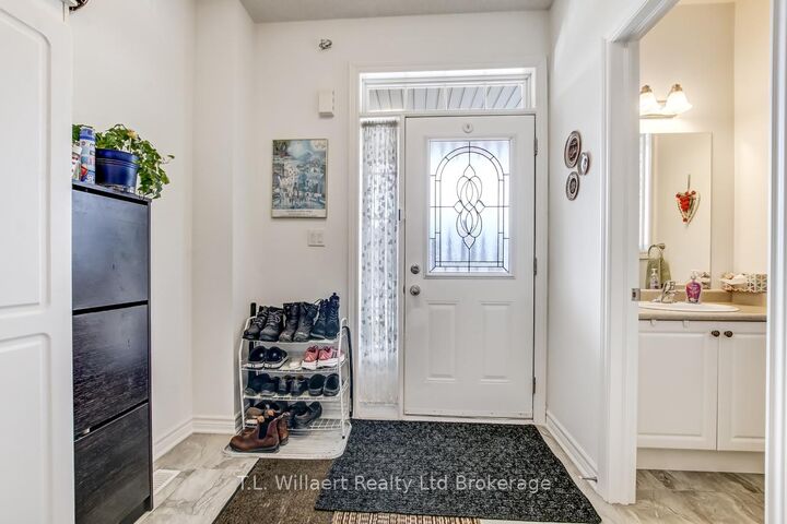 Property Photo: 42 Seaton Crescent ON N4G 0J8