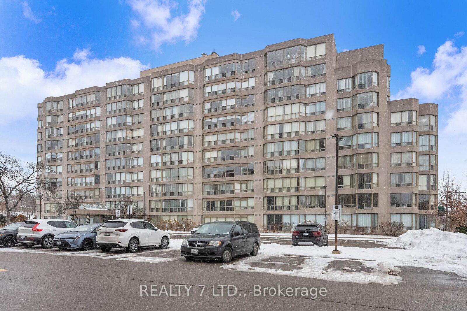 Property Photo: 175 Cedar Avenue 303 ON L4C 9V3