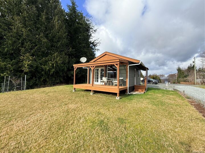 Property Photo: 1101 Ewen Rd BC V0N 2R0