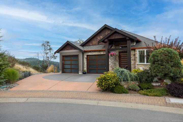 Property Photo:  2027 Hedgestone Lane  BC V9B 6V2 