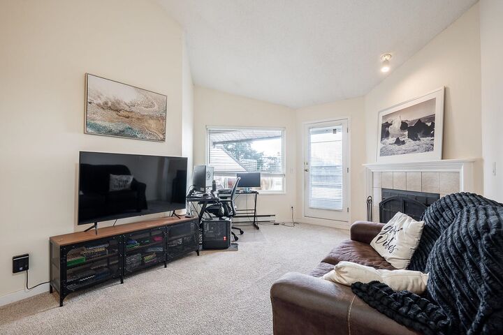 Property Photo: 11726 225th Street 305 BC V2X 6E4