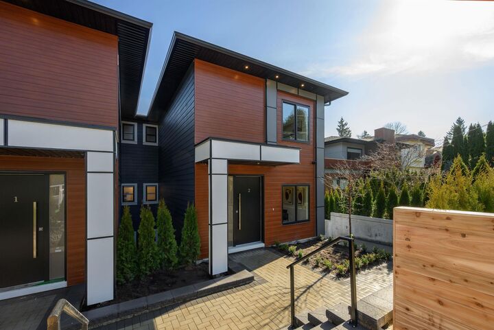 Property Photo: 6176 Elgin Avenue 1 BC V5H 3S4