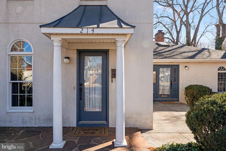 Property Photo:  214 S Royal Avenue  VA 22630 