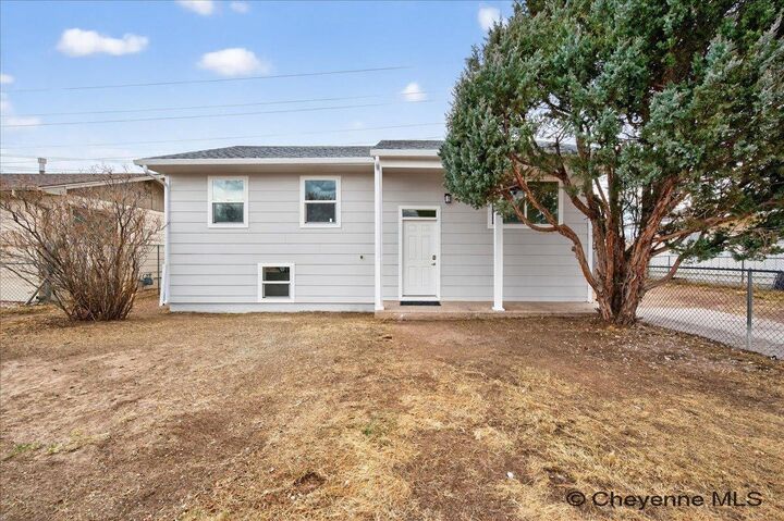 Property Photo:  1275 W Jefferson Rd  WY 82007 