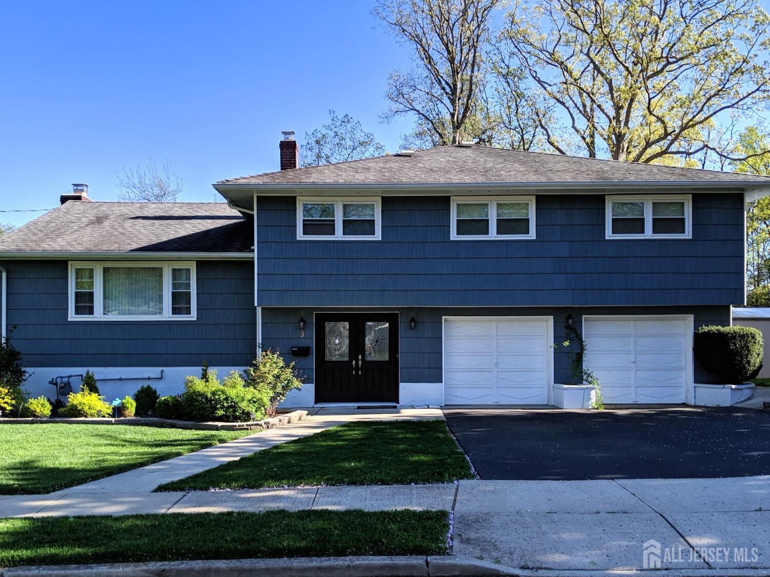 Property Photo:  3 Birchwood Road  NJ 08831 