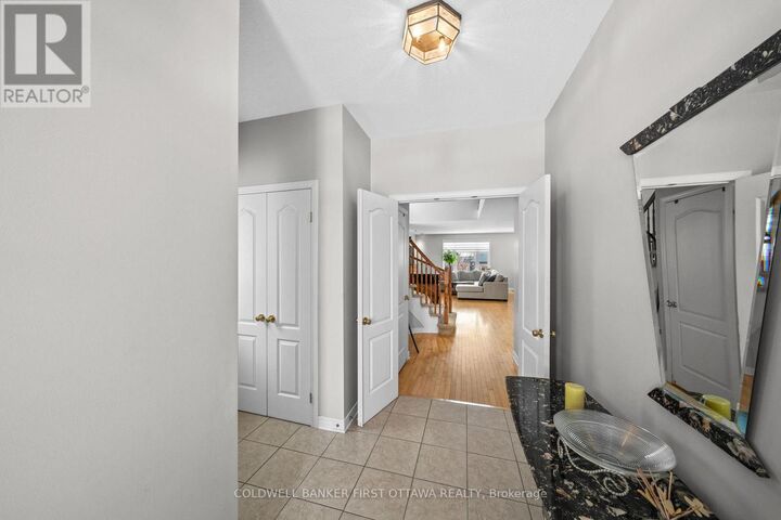 Photo de la propriété:  6A Rosetta Avenue  ON K2G 6T5 