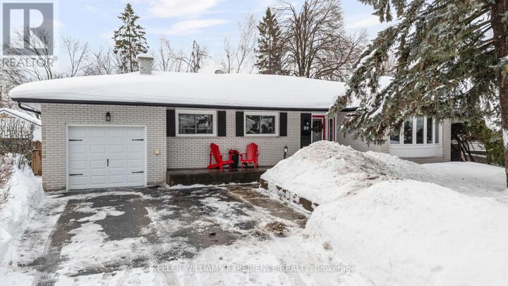 Property Photo:  27 Ottaway Avenue  ON L4M 2W6 