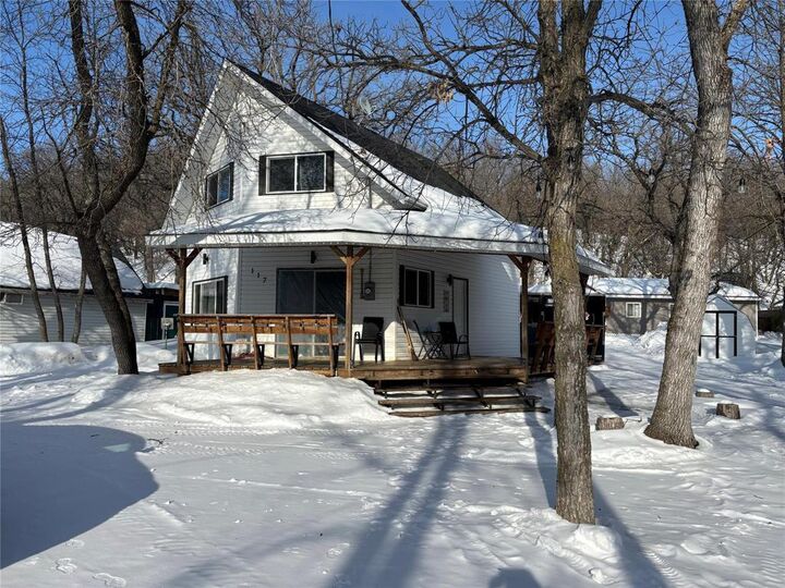 Property Photo:  117 Cedar Street  MB R0K 1R0 