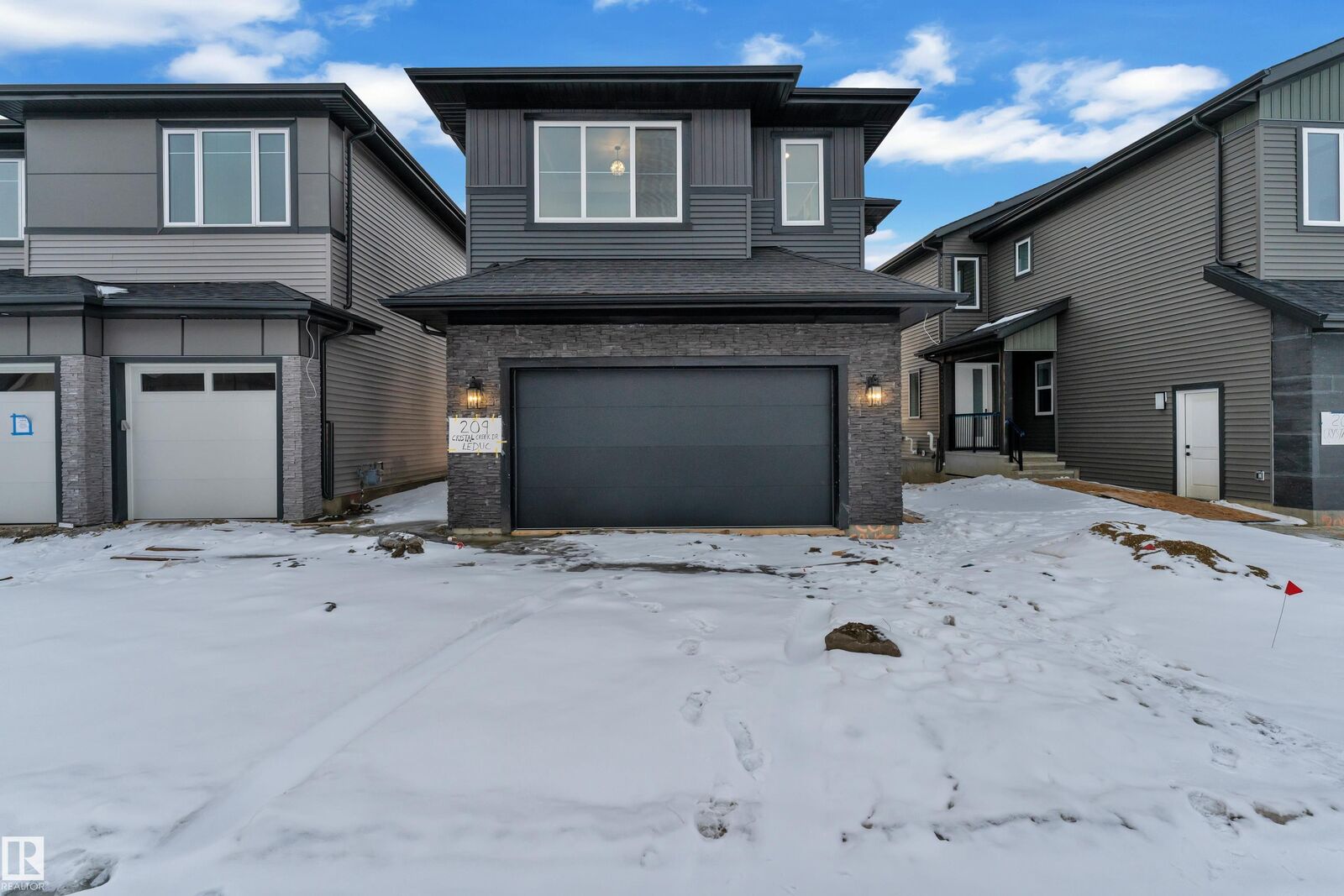 Photo de la propriété:  209 Crystal Creek Drive  AB T9E 0X6 