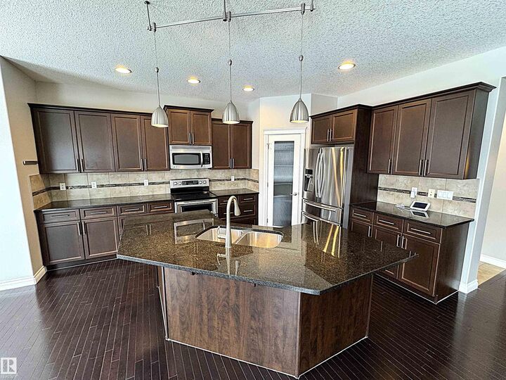 Property Photo:  1473 Wates Link SW  AB T6W 0V1 