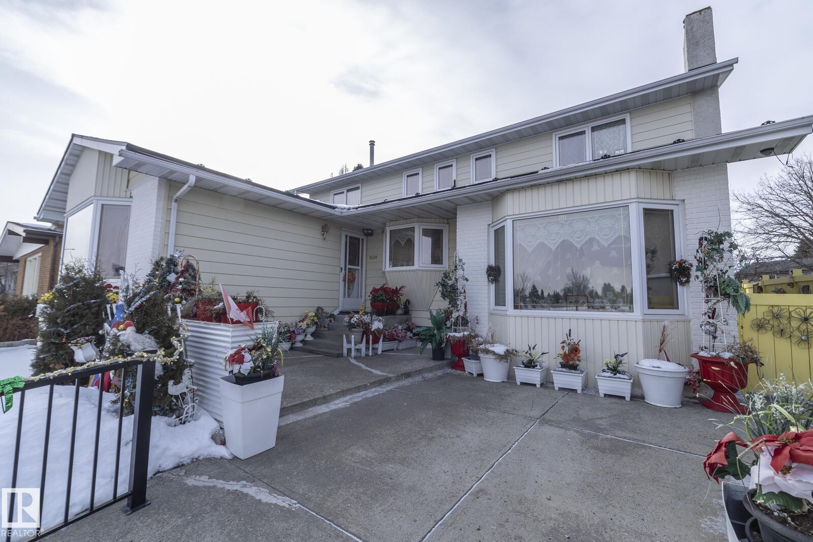 Property Photo:  11539 40 Avenue NW  AB T6J 0R7 