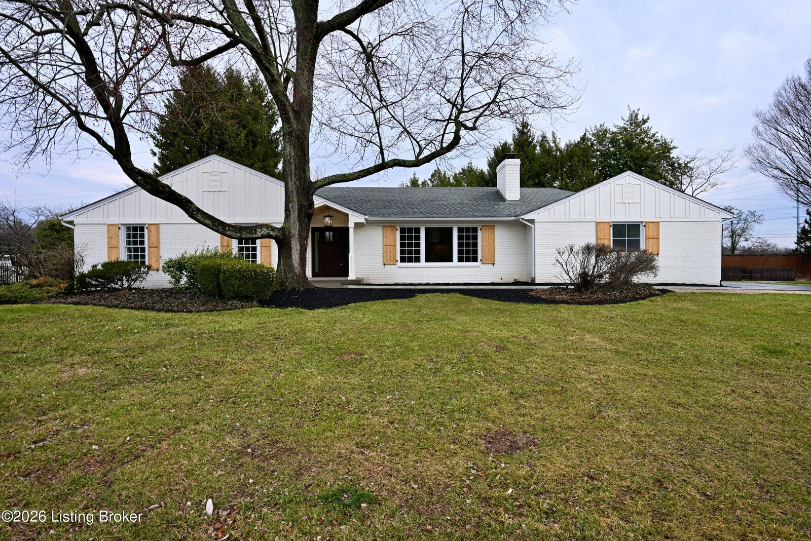 Property Photo:  2224 Wynnewood Cir  KY 40222 