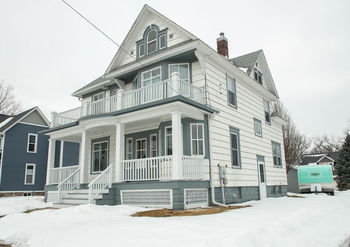 Property Photo: 523 2nd St NW IA 50677