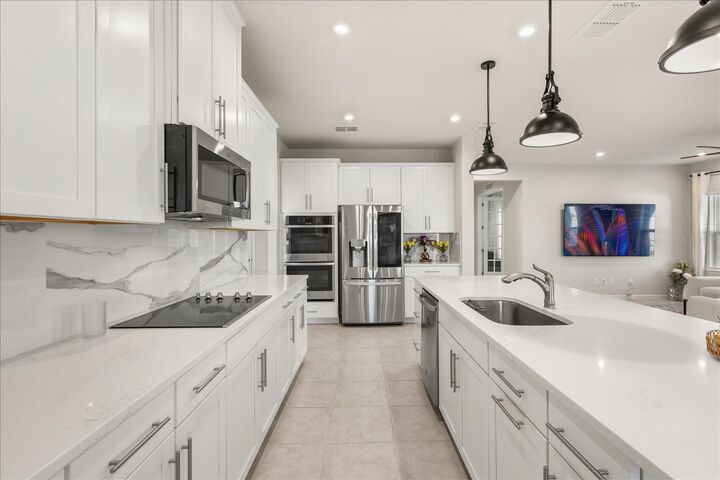 Property Photo:  2431 Tudor Rose Drive  FL 32773 