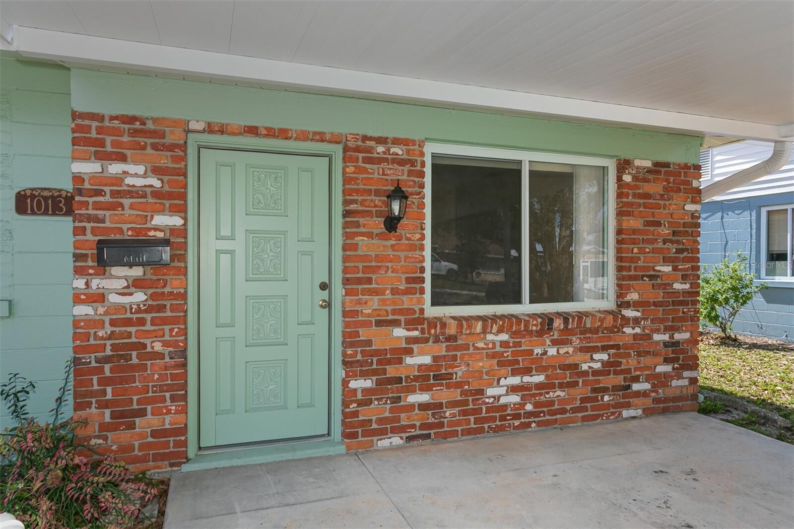 Property Photo: 1013 E Fern Street FL 33604