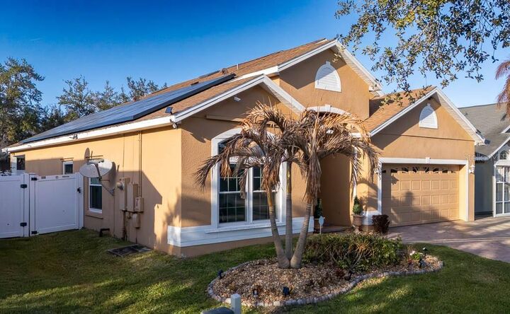 Property Photo:  8915 Victoria Isle Place  FL 32829 