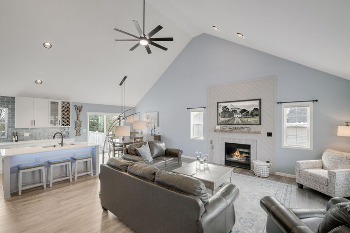 Property Photo:  1243 Firethorn Dr  WI 53090 