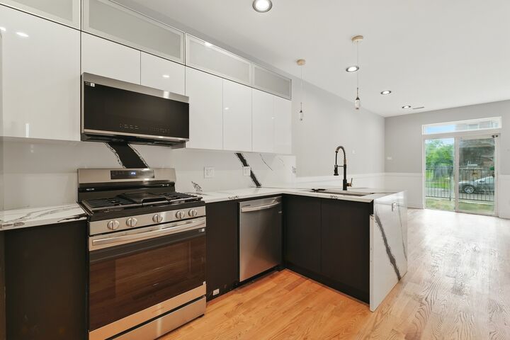 Property Photo:  6325 S Langley Avenue  IL 60637 