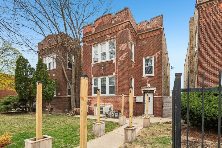 Property Photo:  1653 N Mason Avenue  IL 60639 
