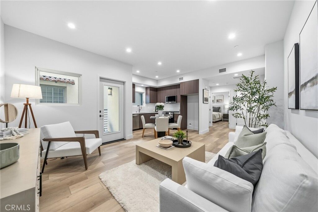 Property Photo:  150 Oak Knoll Ave 103  CA 91101 