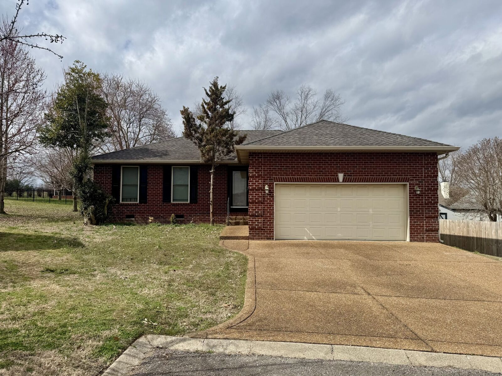 Property Photo: 202 Oxford Pl TN 37066