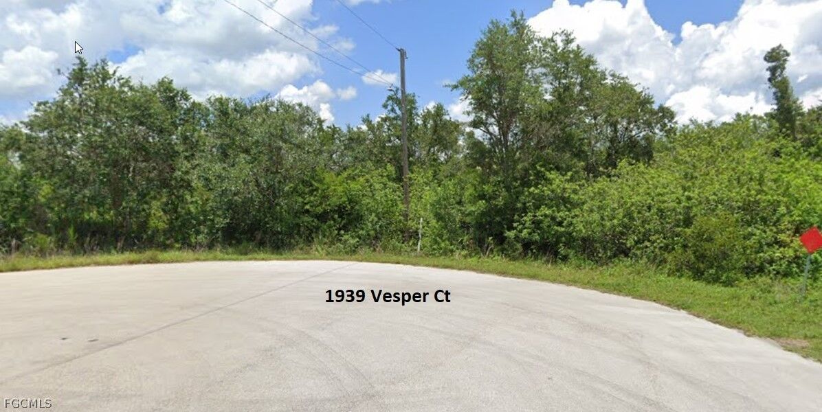 Property Photo:  1939 Vesper Court  FL 33972 