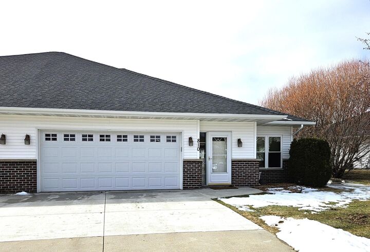 Property Photo:  810 2nd Street NW  MN 56071 