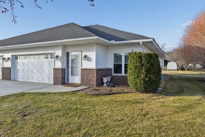 Property Photo:  810 2nd Street NW  MN 56071 