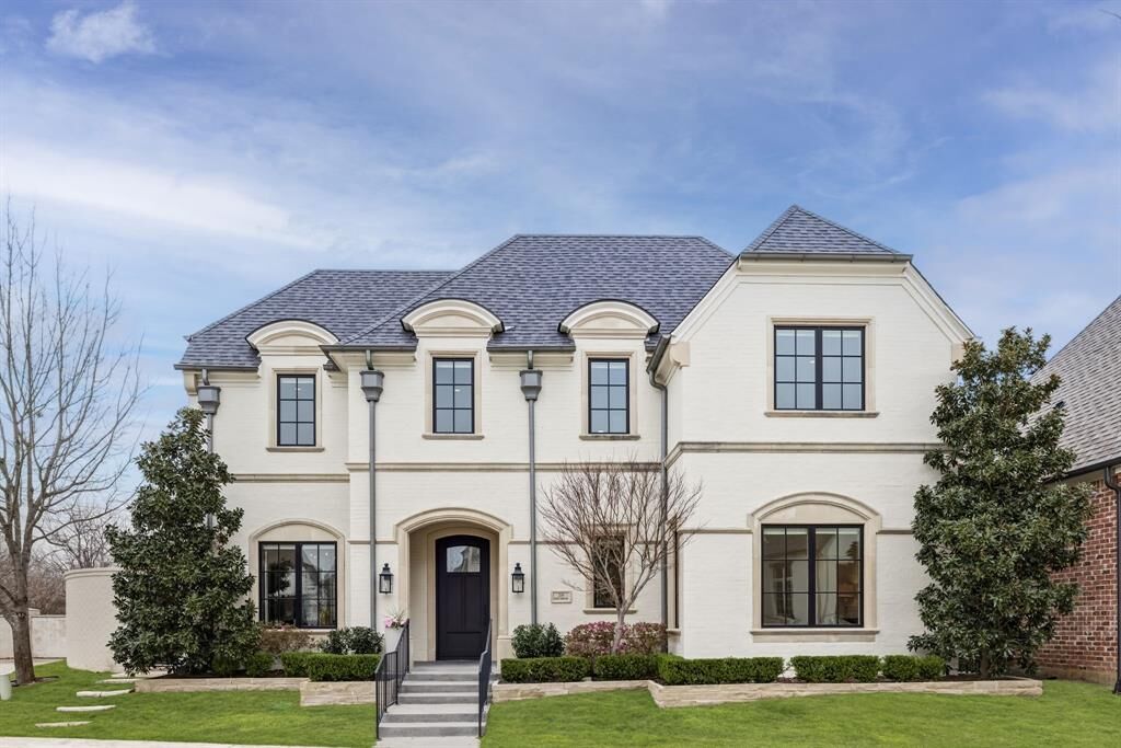 Property Photo: 38 Abbey Creek Way TX 75248