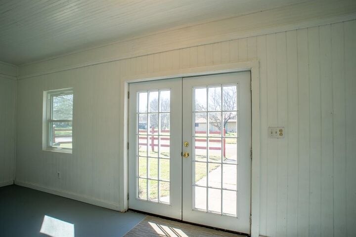 Property Photo: 108 S Avenue C TX 76693