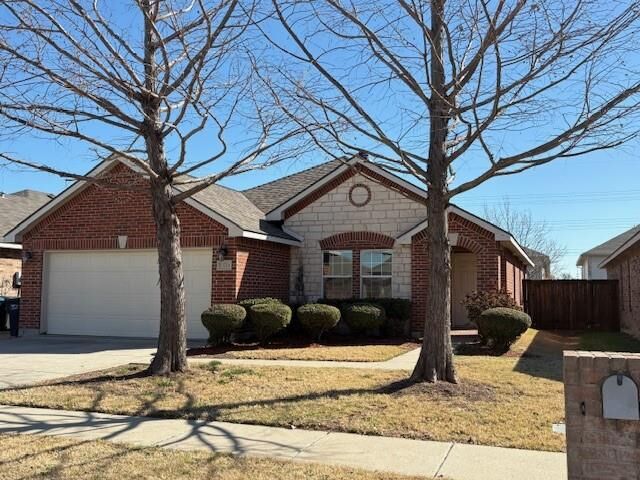 Property Photo: 12724 Foxpaw Trail TX 76244