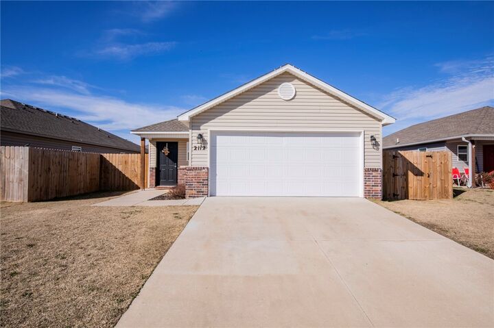 Property Photo:  2112 E Annette Drive  AR 72761 