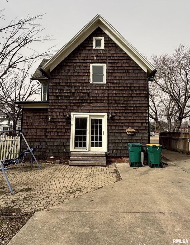 Property Photo:  581 N Seminary Street  IL 61401 