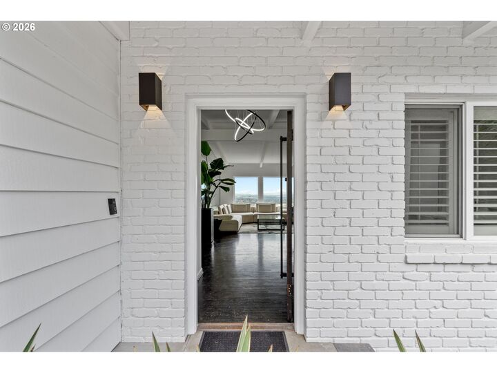 Property Photo:  3065 NW Rio Vista Ter  OR 97210 