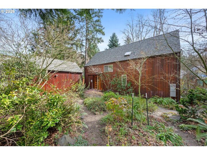 Property Photo:  1642 E 43rd Ave  OR 97405 