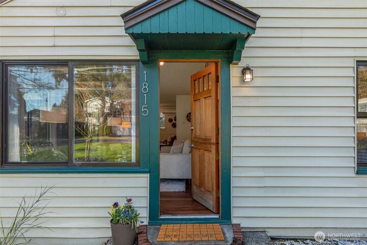 Property Photo:  1815 N 137th Street  WA 98133 