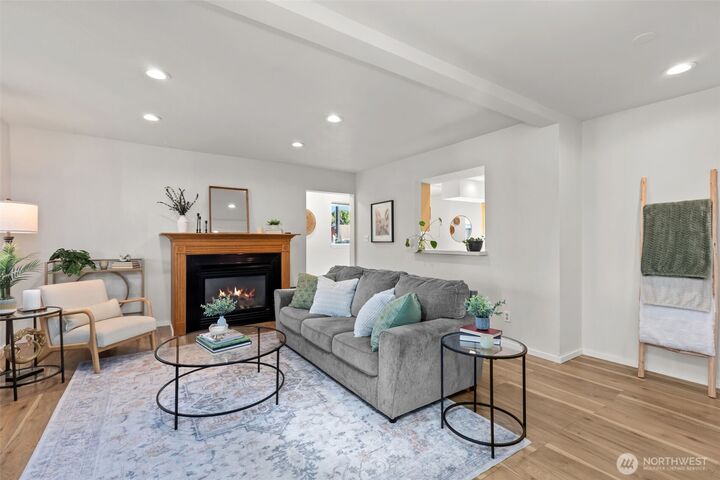 Property Photo: 1721 McDougall Avenue WA 98201