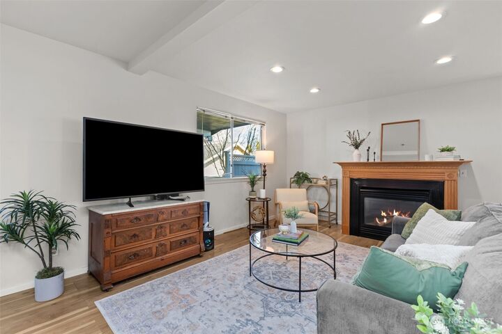 Property Photo:  1721  McDougall Avenue  WA 98201 