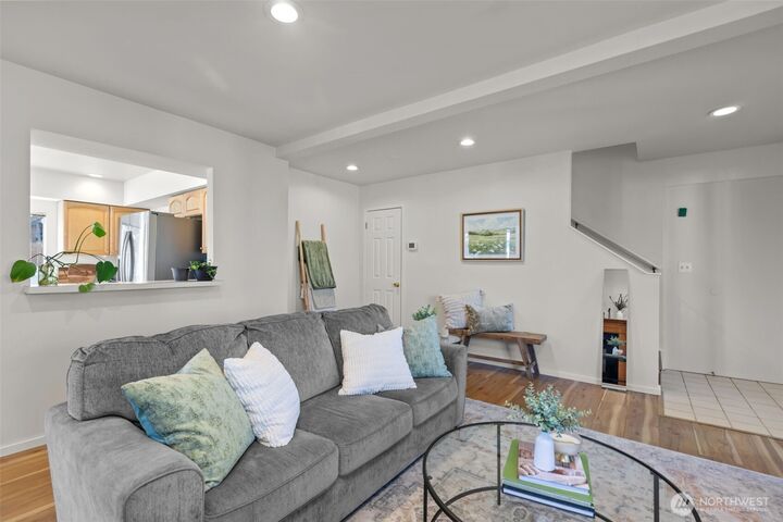 Property Photo:  1721  McDougall Avenue  WA 98201 