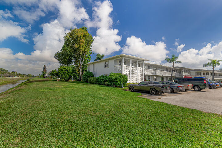 Property Photo: 2901 SW 15th Street 102 FL 33445