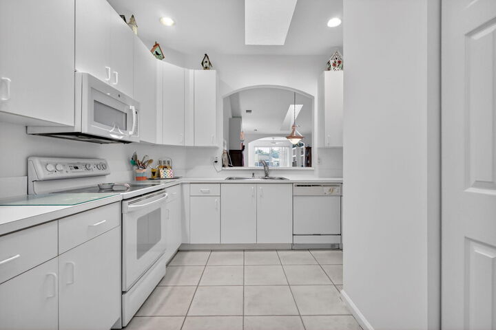 Property Photo:  9848 Crescent View Drive S  FL 33437 