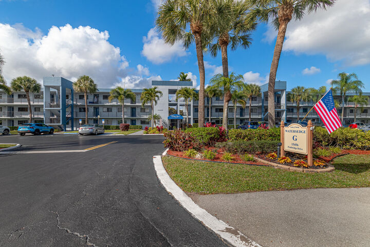 Property Photo:  15456 Pembridge Drive 111  FL 33484 