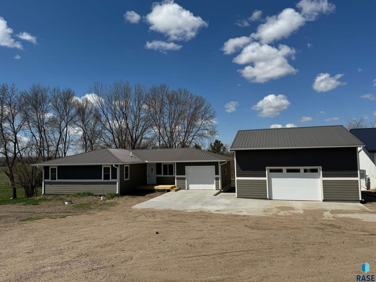 Property Photo: 1513 S Splitrock Blvd SD 57005