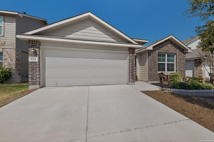 Property Photo:  923 House Sparrow  TX 78253 