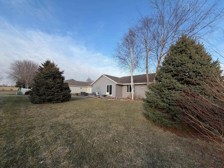 Property Photo:  1205 Shawnee Street  WI 53538 