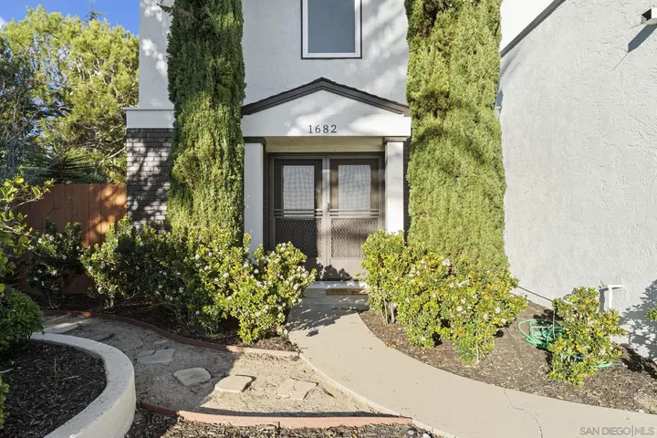 Property Photo:  1682 Saddlehorn Dr  CA 92069 