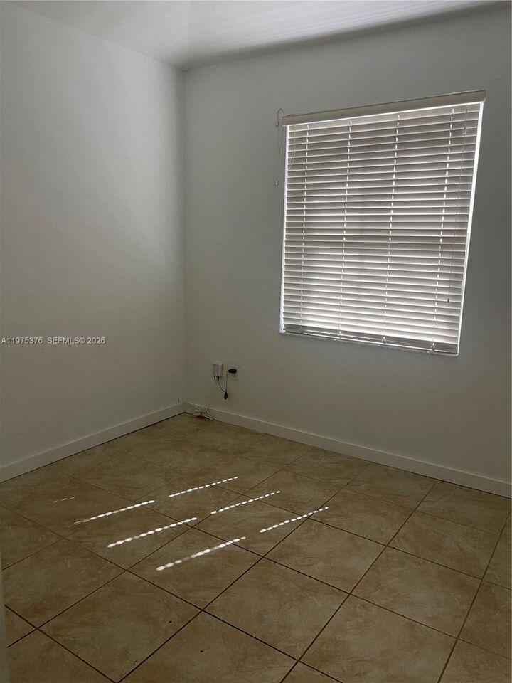 Property Photo:  942 NE 42nd Pl  FL 33033 