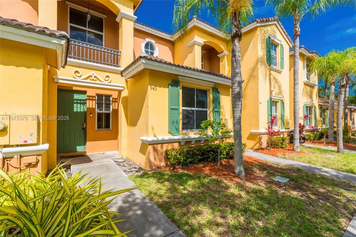 Property Photo:  942 NE 42nd Pl  FL 33033 