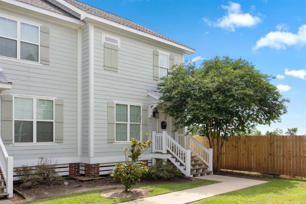 Property Photo:  1220 Pithon Street 16  LA 70601 