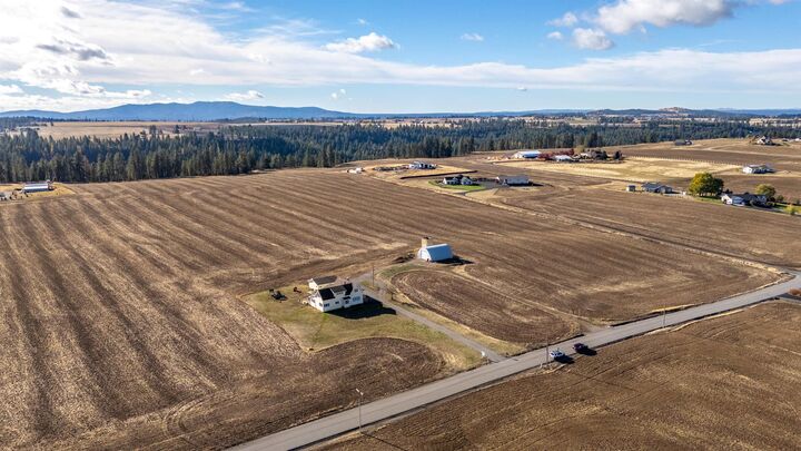 Property Photo:  13716 E Piper Rd  WA 99217 
